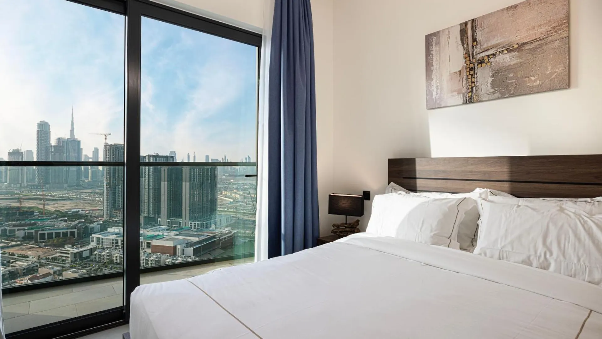 Easemytrip - Sobha Waves Luxury, 1Br Apt With Burj Khalifa View Дубай