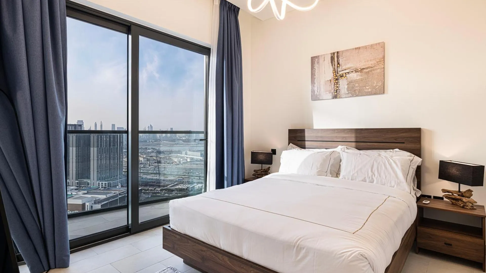 Easemytrip - Sobha Waves Luxury, 1Br Apt With Burj Khalifa View Дубай 0*,