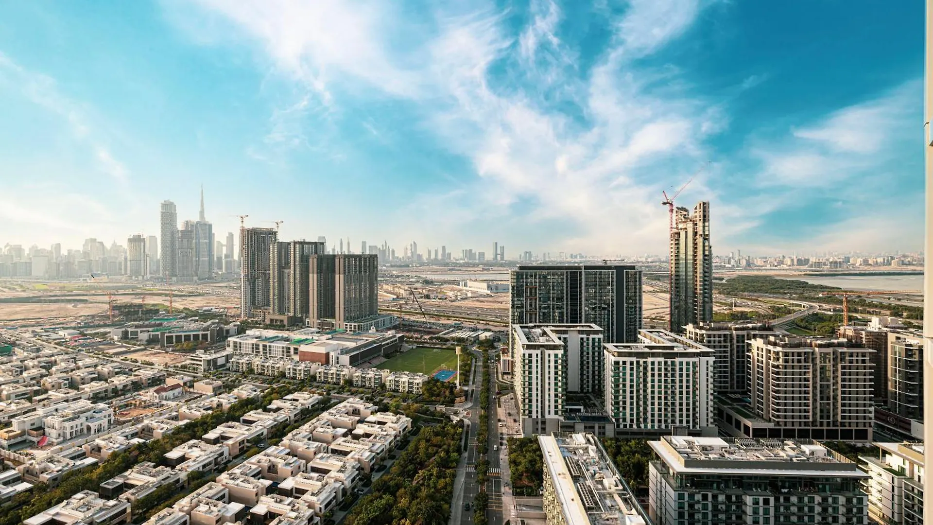 Easemytrip - Sobha Waves Luxury, 1Br Apt With Burj Khalifa View Дубай